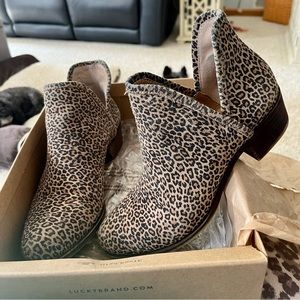 Lucky Brand ankle leopard print boots, sz 8, very comfortable and good cond